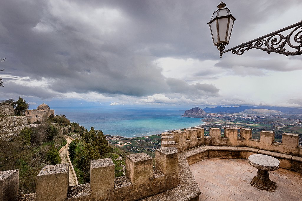 6 - ERICE (TP) -  VISTA DAL RETRO DEL CASTELLO .jpg